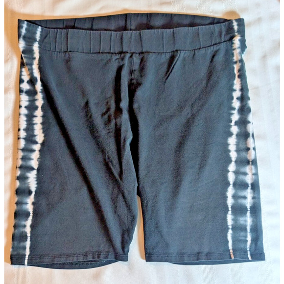 Torrid Bike Shorts 9" Black with Tie Dye Stripes Athleisure Active Size 3, 3X - Picture 1 of 6